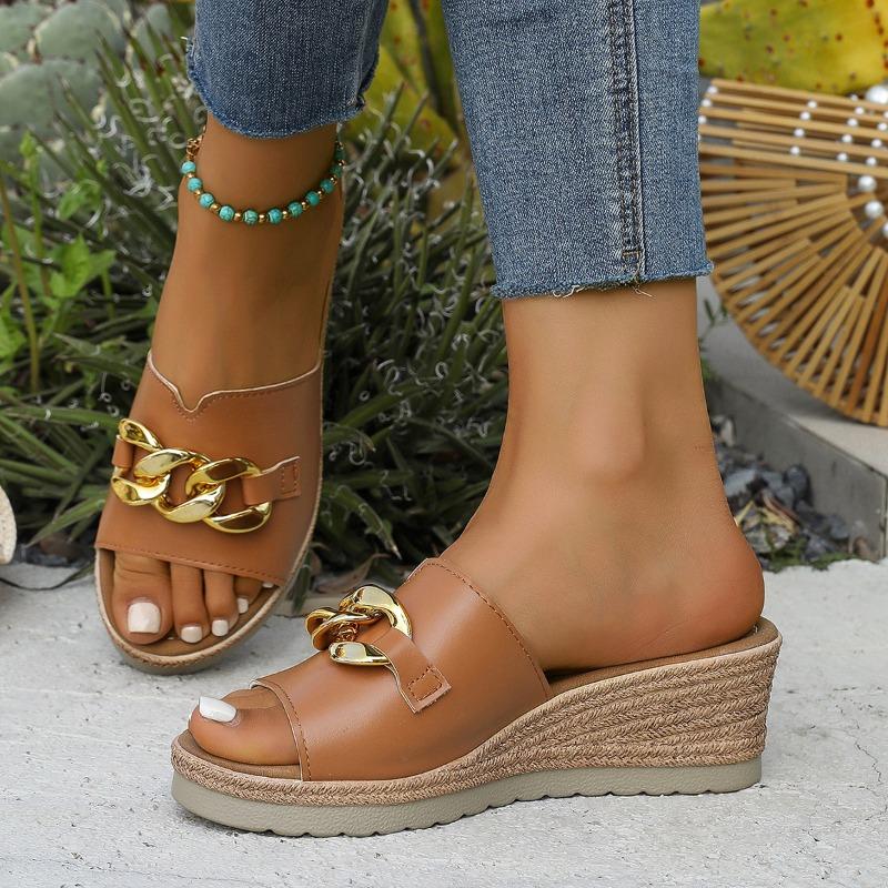 Мода Плюс Размер 2025 Новые Летние Шлепанцы на Платформе Женские Горячая Распродажа Повседневные Клинья Металлическая Отделка Сандалии для Улицы Повседневные Шлепанцы