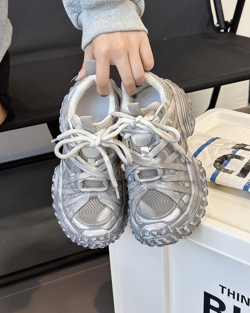 Осень новые кожаные ретро полированные кроссовки папы 2025 шнуровка человек-паук шина платформа повседневные спортивные женские туфли