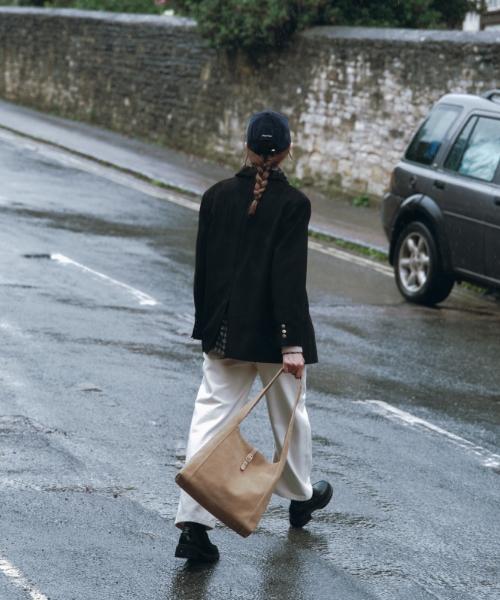 Depound Suede Shoulder Buckle Bag [Beige]