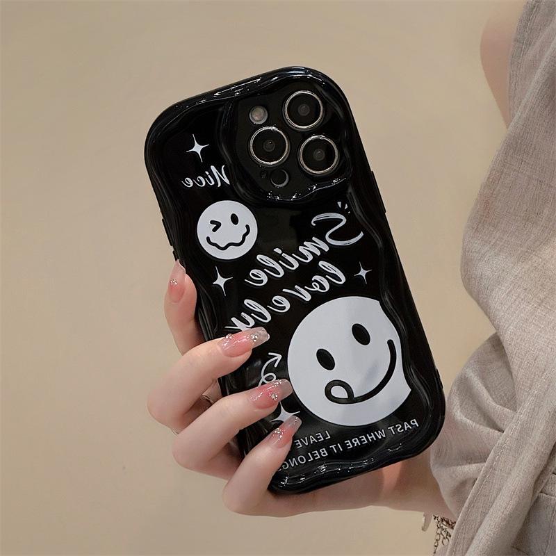 Силиконовый чехол с кремовым узором и браслетом для iPhone 16 Pro — подходит для моделей 6–8, 12, 14 и 15