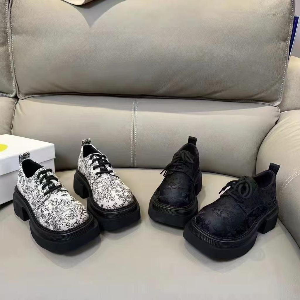 Платформа маффин новые китайские мокасины весна 2024 года новые интернет знаменитости популярные модные универсальные туфли со шнуровкой спереди