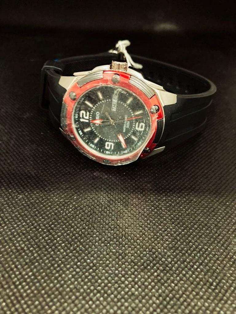 Casio MTP-1327 Кварцевые (Работает от аккумулятора) Зарубежная модель Красный