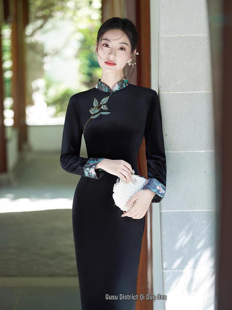 Бархатное платье-ципао с длинным рукавом, ручной работы, с бисером, в стиле ретро, осень 2025 - Новый китайский стиль