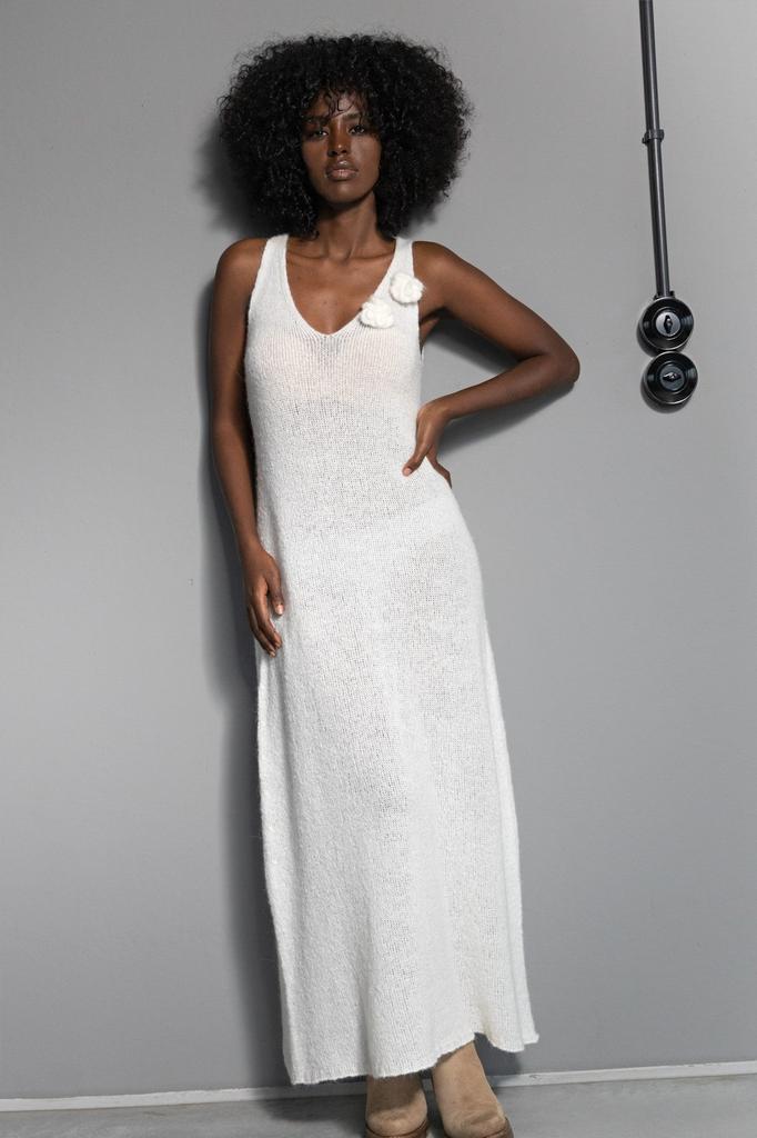 Long wool dress with ecru flower 40/42