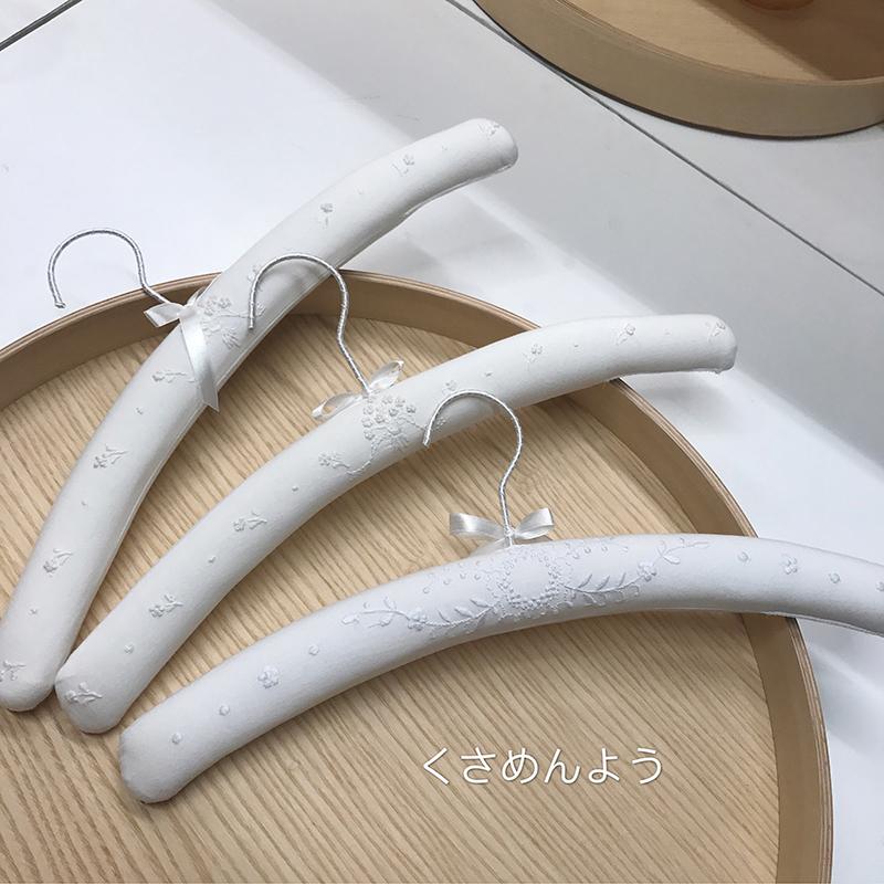 Clothes Hanger White Vintage Colorful Flower Embroidery High-End Sponge Fabric Linen Pure Cotton Light Luxury Home Life Storage