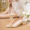 2024 New Fashion French Style Pointed Thick Heel Shoes for Women's Middle and Pearl Main Wedding Dress Engagement Bride Shoes