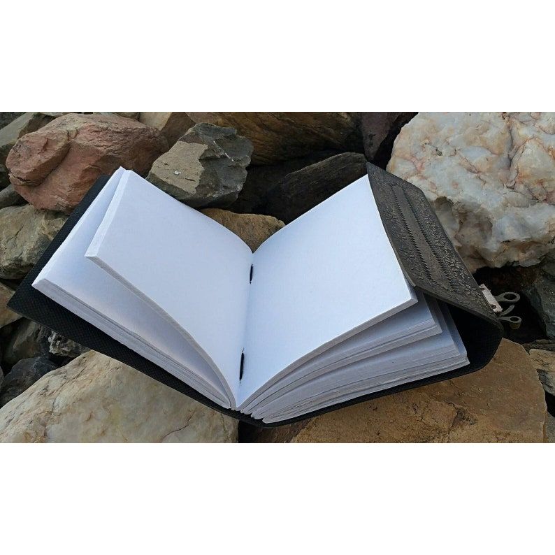 Большой кожаный журнал ручной работы с 7 камнями чакры, тисненый кожаный дневник, художественный альбом для рисования, подарочный блокнот для занятий йогой, латунный замок, самостоятельный планировщик