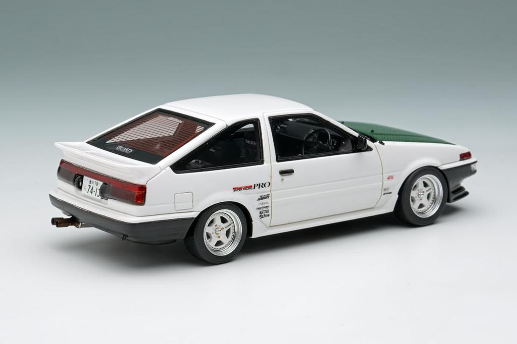 Сборная модель EIDOLON 143 Toyota Sprinter Trueno (АЕ86) (3 двери) Tk-Street Вер. белый (Зеленый карбоновый капот) Готовая модель EM718