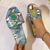 Сексуальные цветные шлепанцы с квадратным носком и змеиным узором, женские, лето 2025, на плоской подошве, национальная обувь, женские противоскользящие шлепанцы