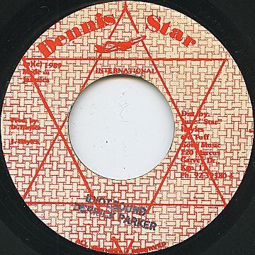 7-дюймовая пластинка DERRICK PARKER - Idiot Sound НИКАКОЙ Dennis Star Int Ямайка Регги, Ска и Даб Б/У