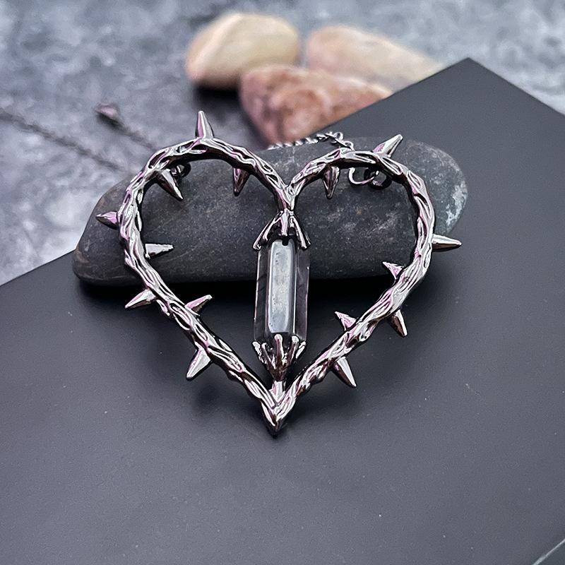 Vintage Gothic Thorny Heart Pendant Necklace For Women Black Color Goth Punk Halloween Wizard Crystal Necklace Fashion Jewelry