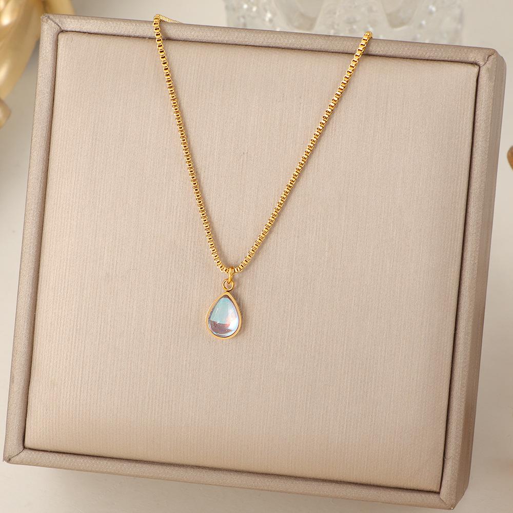 Ожерелье-чокер на ключицу с градиентом в форме слезы из лунного камня - Элегантное женское колье на цепочке-коробке.
