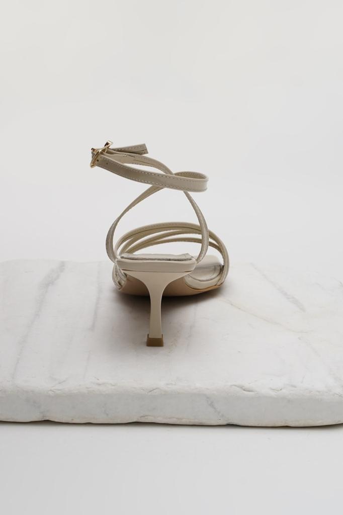 Женские модные босоножки на каблуке на лето