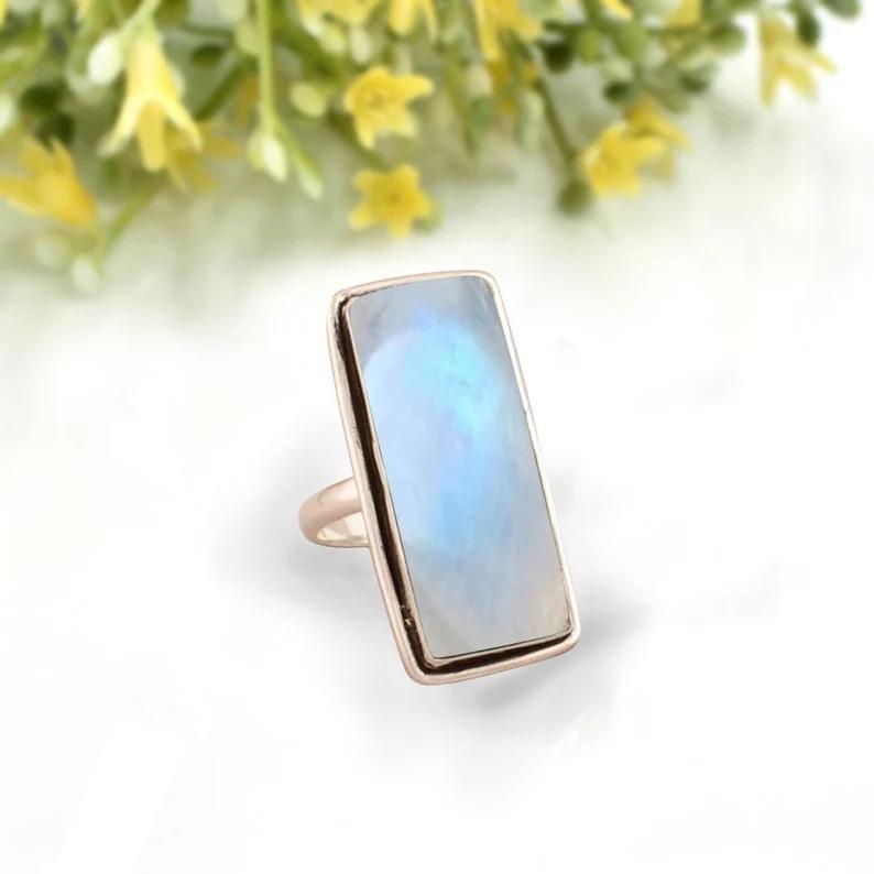 Кольцо с большим прямоугольным драгоценным камнем из лунного камня, кольцо ручной работы, дизайнерское кольцо, эффектное кольцо, кольцо для праздничной одежды, подарок для нее
