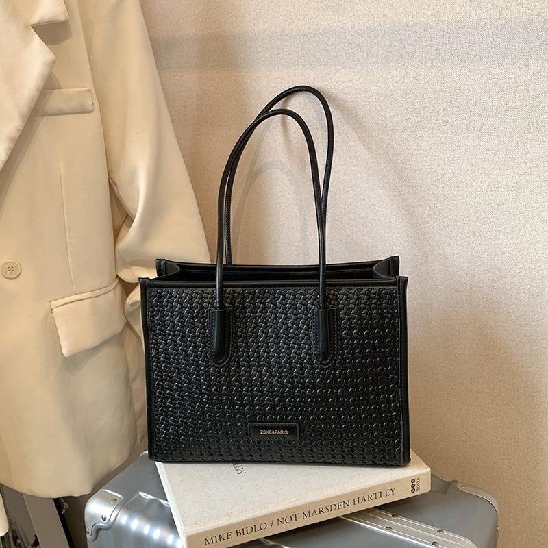 Retro woven bag women's large capacity 2025 new autumn and winter casual shoulder underarm bag popular commuter tote bag