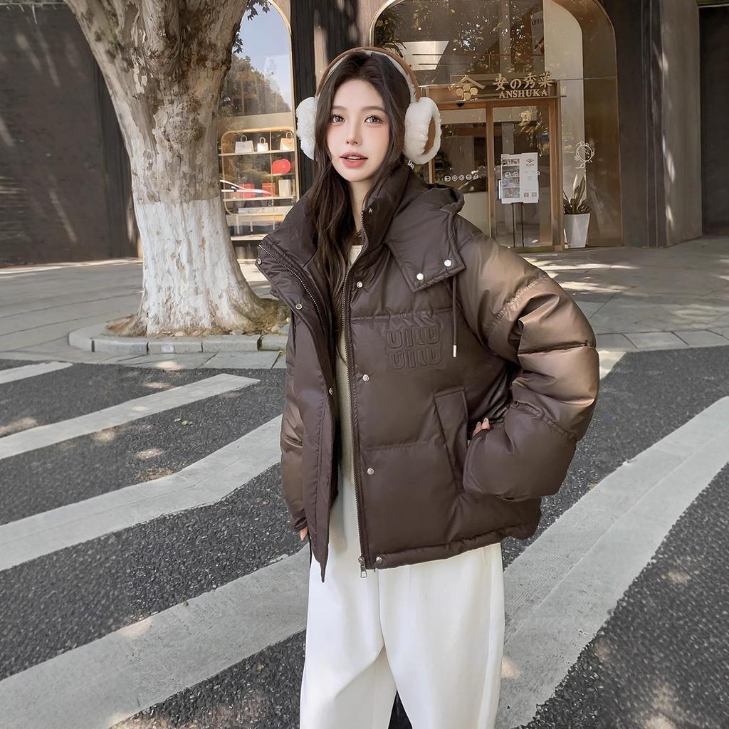 Не требующая стирки короткая пуховая куртка из ПУ кожи с лейблом, женская зимняя новинка, одежда-хлеб, короткое стеганое пальто
