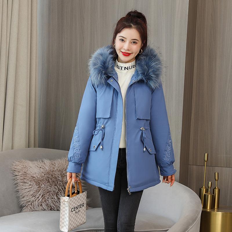 Пай Преодолевает Новую Корейскую Версию Свободной Стеганой Куртки на Хлопковой Подкладке с Большим Меховым Воротником Зимой и Короткое Стеганое Пальто Зимой.
