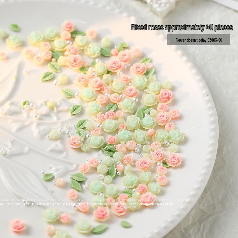 Розовый 3D дизайн ногтей с розами, цветами из смолы и миксом жемчуга