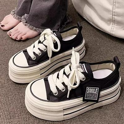 Платформенные парусиновые туфли женские 2025 весна и лето универсальная корейская версия новых модных туфель-маффинов белые повседневные кеды ins