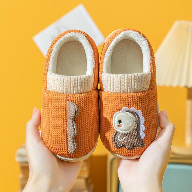 Осенние и зимние милые хлопковые тапочки с изображением динозавра из мультфильма для девочек, домашние нескользящие детские плюшевые теплые тапочки для детей