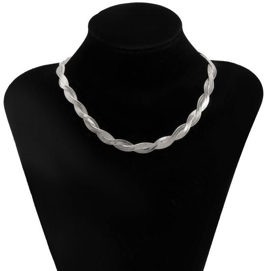 Stylish Cold Feel Lightweight Chain Necklace Snake Bone Style Choker for Dating