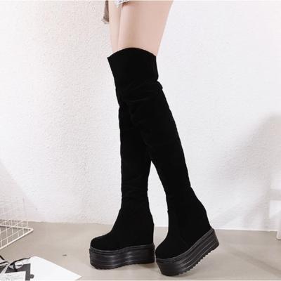Обувь Туфли на очень высоком каблуке для женщин выше колена женские ботфорты на танкетке эластичные ботфорты до бедра зимние 15 см новинка тренд ПУ