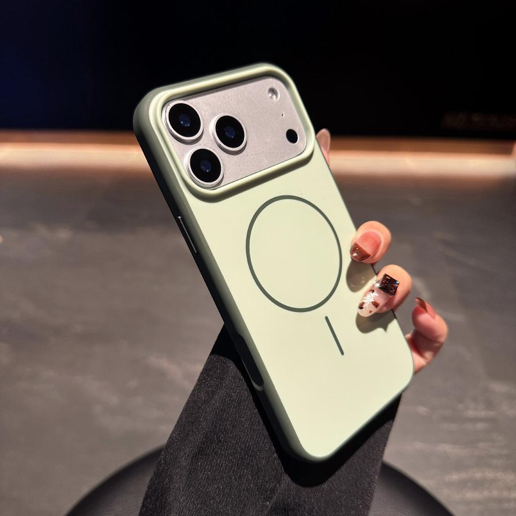 The integrated button contrasts the skin feel, suitable for iPhone17promax mobile phone case, magnetic suction Apple 16 anti-drop protective case