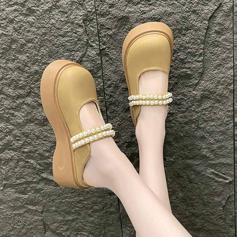 Туфли-шлепанцы с толстой подошвой и закрытым носком, женская летняя обувь 2025, новая модная жемчужная ленивая обувь, шлепанцы в сказочном стиле