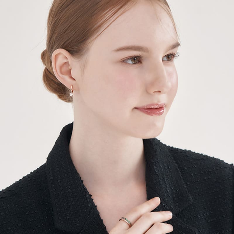 Ювелирные изделия ELLE Позолоченные серьги-пусеты с кубическим цирконием ELGPEE554