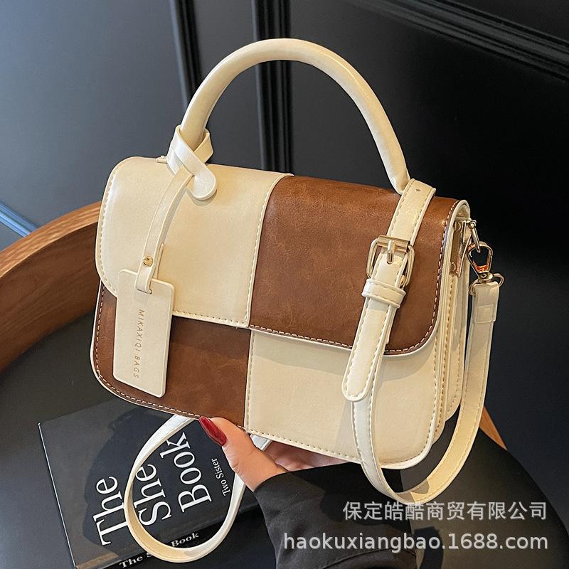 Super fire small bag women's autumn and winter 2025 new fashion retro shoulder messenger bag casual women's portable small square bag