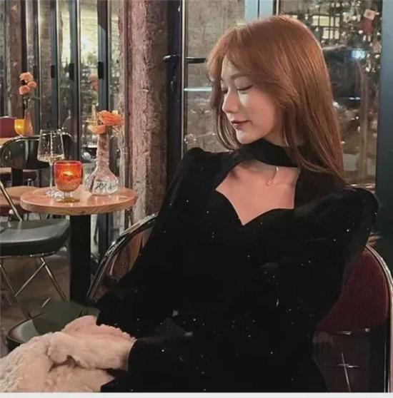 Элегантное красное бархатное платье А-силуэта с блестками для женщин - Коллекция Весна и Осень 2023: Уменьшение талии, высокий класс, изысканный стиль