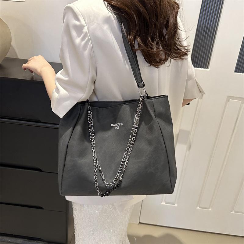 Весенняя повседневная и красивая сумка на цепочке большой вместимости, персонализированная сумка-тоут в стиле ретро для женщин 2024 года, новая сумка через плечо для поездок на работу