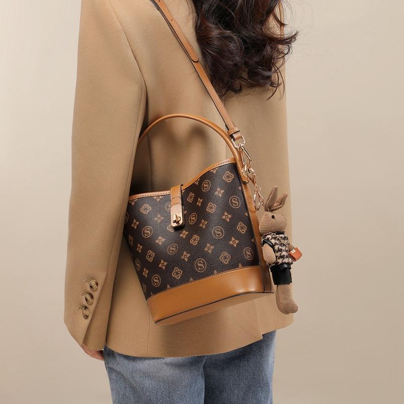Bucket Bag for Women 2025 New Autumn Winter Bucket Bag Crossbody Bag High-end Handbag Single Shoulder Commuter Bag for Women