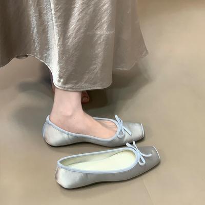 Французский темперамент ниша нежные женские туфли 2025 новые атласные банты внутренняя высота увеличение одиночные туфли женские