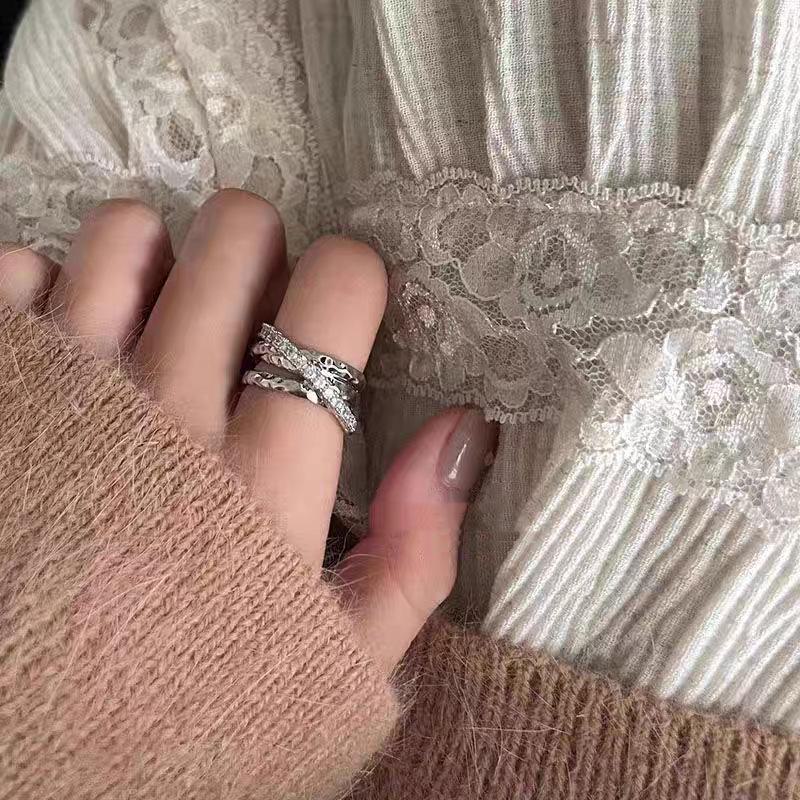 Женское многослойное открытое кольцо с цирконием: Легкая роскошь, высококачественный дизайн для указательного пальца, смелая индивидуальность, преувеличенный стиль, идеально подходит для пар.