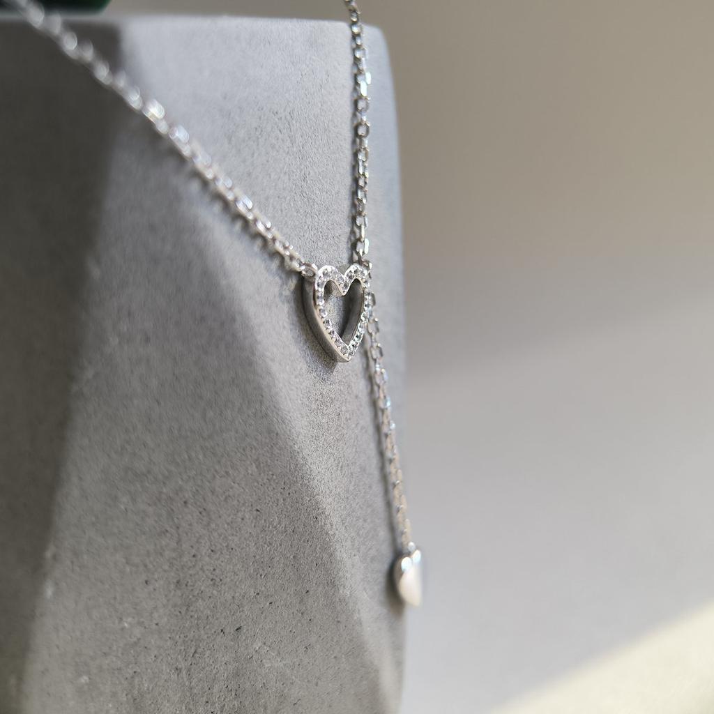 Серебряное колье с фианитами, вес изделия 2,79 гр (2208846)