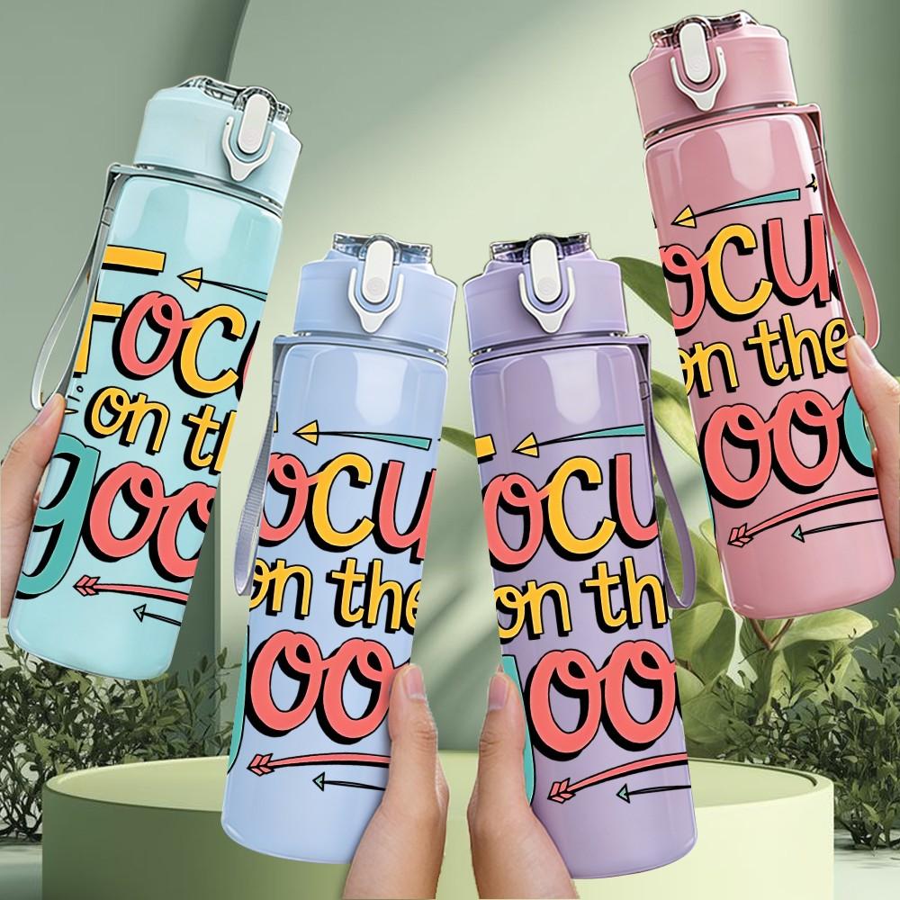 1PC Focus On The Good Positive Quote Lettering 750ml Color Plastic Sports Water Bottle Leakproof Flip Straw Lid Suitable for Sports Office Home Use