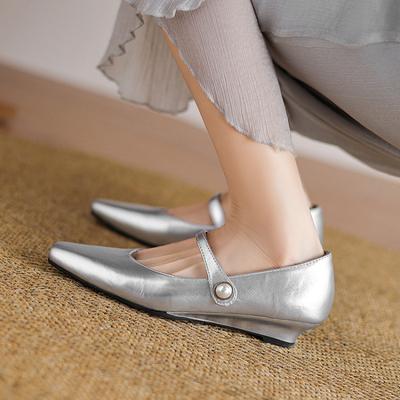 Новая женская модная одинарная обувь с острым носком, однотонная, удобная мягкая подошва, с низким верхом, с открытым вырезом, на низком каблуке, для ношения в четыре сезона, обувь на танкетке