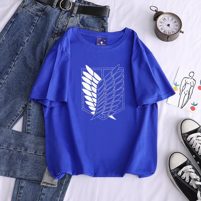 Футболка цвета карамели с логотипом Attack on Titan