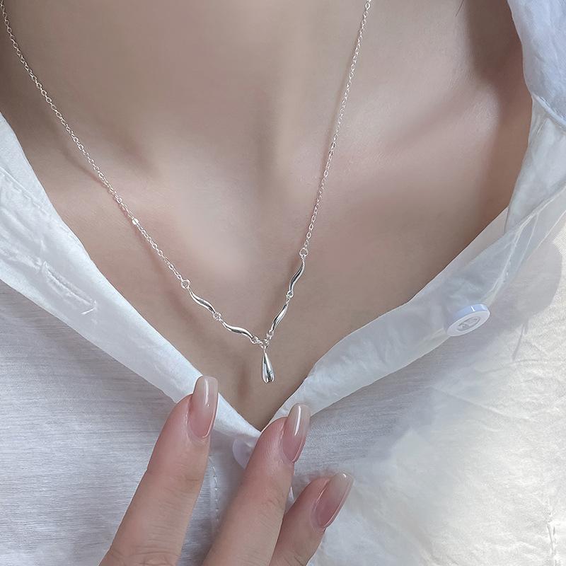 Irregular Wave Water Drop Necklace for Women in Korean Style, Fashionable and High End, Clavicle Chain, Ins, Minimalist