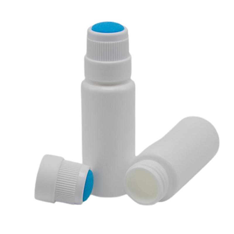 Бутылка с белой лекарственной жидкостью емкостью 30 мл с синим губчатым аппликатором