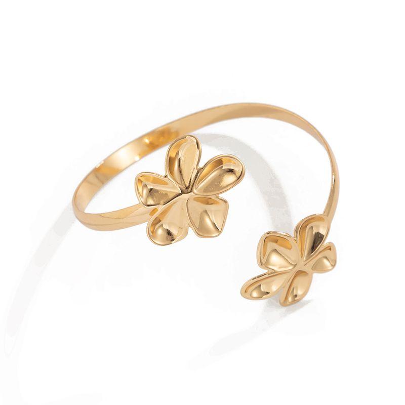 Metal Flower Starfish Arm Bracelet for Women 2026 Spring and Summer New European and American Fashion Influencer Travel Photo Shoot Matching Arm Band