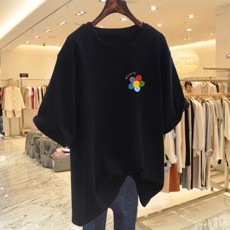 Женская летняя футболка свободного кроя белая с круглым вырезом и короткими рукавами