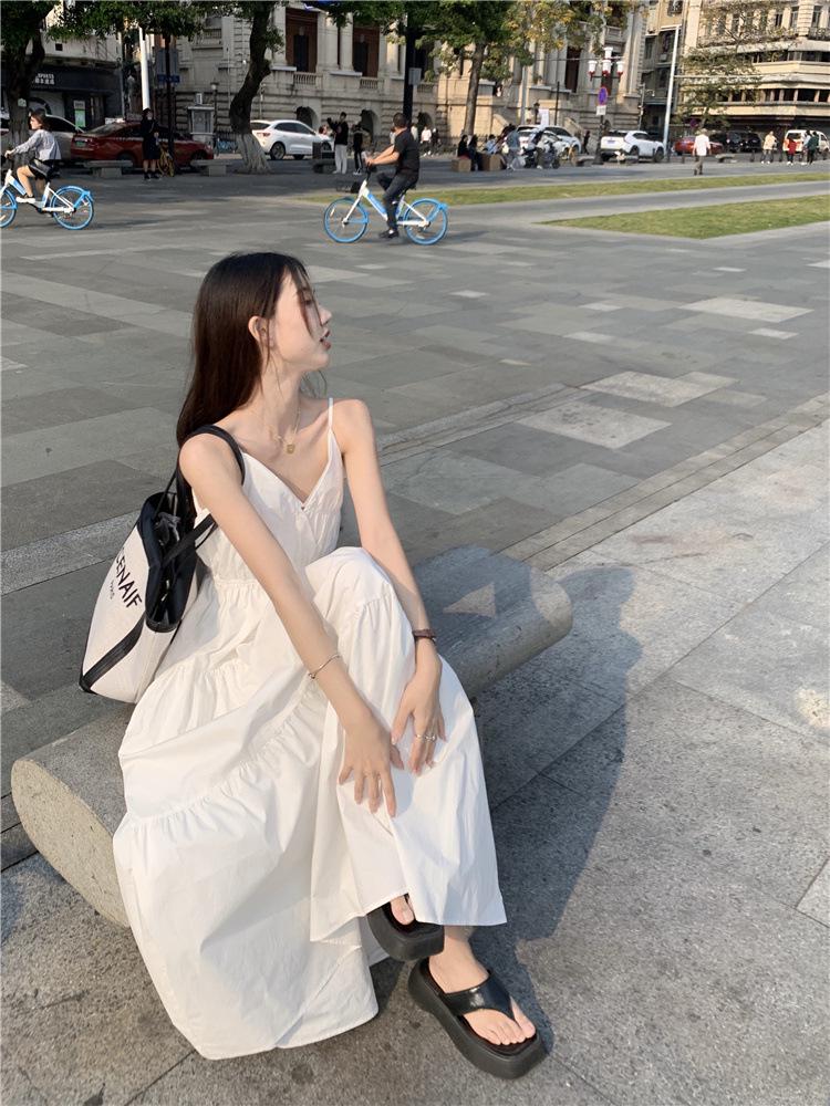 Женское приталенное белое платье в французском стиле для пляжа с V-образным вырезом и бретелями-спагетти