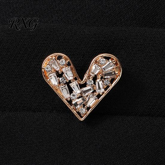 Love Brooch Brooch, with Shiny Rhinestone Decor, Strong Buckle Secure Fit Sturdy Elegant Pin Alloy Classic Heart Shape Versatile Clasp Pin, for Coats