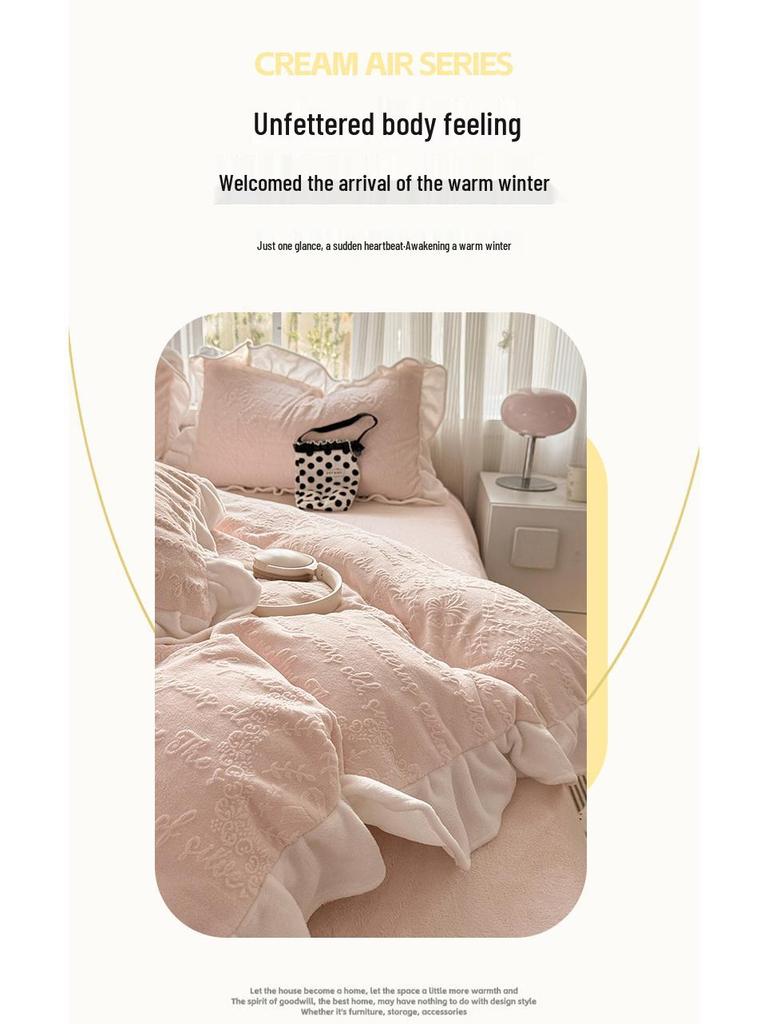 Комплект из 4 предметов класса А из молочного бархата с кружевом для зимы: Мягкий, двухсторонний коралловый флис кремового цвета