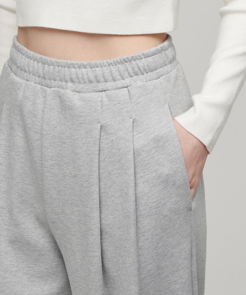 MUSINSA STANDARD WOMAN Женские широкие брюки-джоггеры из двустороннего трикотажа с двумя защипами [Средне-серый]