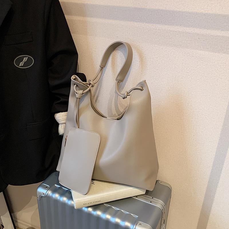 Ретро сумка-тоут женская новая осенне-зимняя популярная большая вместительная сумка через плечо нишевый дизайн сумка для поездок на работу