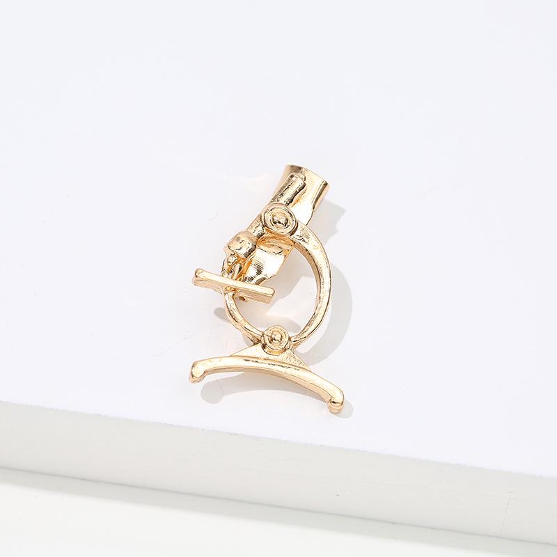 Броши для профилактики эпидемий в больнице Ухань: Мультсериал с термометрами, заботливыми врачами, медсестрами и другими креативными дизайнами.