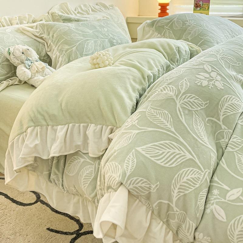 Утолщенный комплект из четырех предметов из молочного флиса, Утолщенное постельное белье из флиса, Зимний резной коралловый флис, Пододеяльник, Простыня, Юбка для кровати